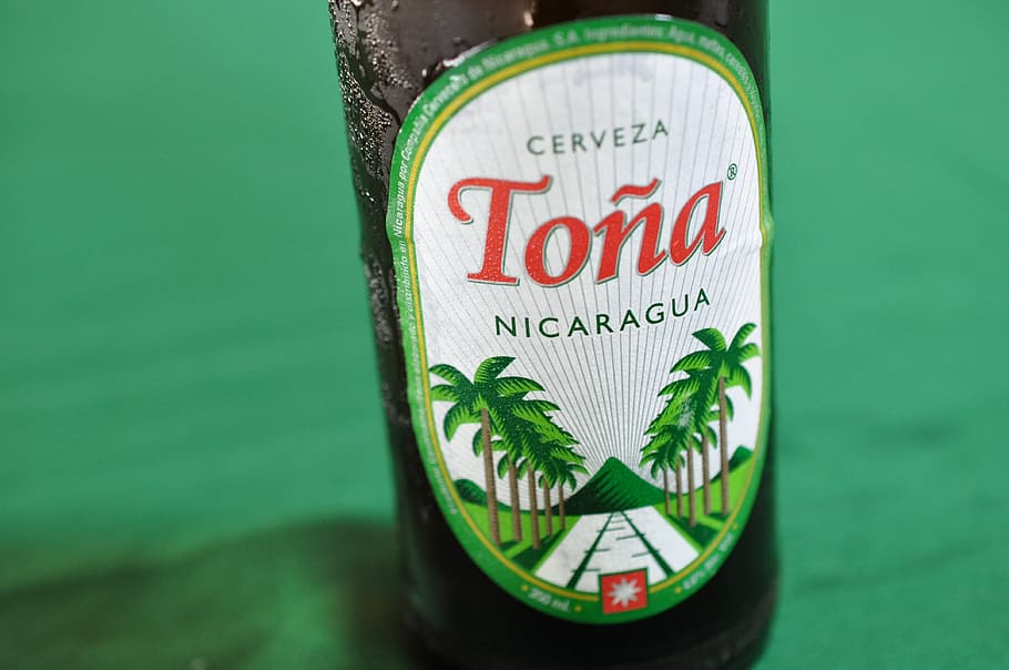 Cerveza Tona nicaragua bottle on green surface, closeup photo of Tona Nicaragua bottle, HD wallpaper