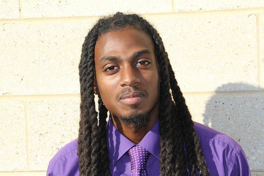 man wearing purple dress shirt leaning on concrete wall, slick HD wallpaper