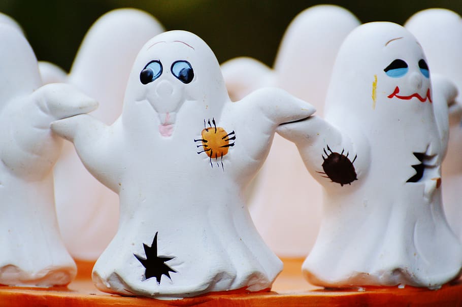 shallow focus photo of ghost figurines, halloween, ghosts, group HD wallpaper