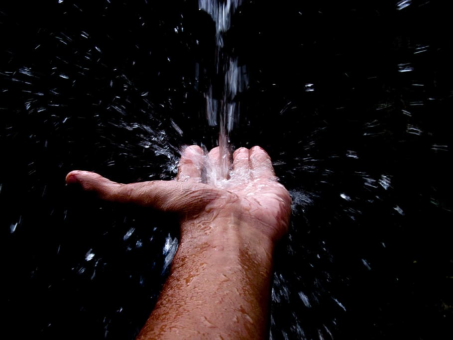 person catching water on his left hand, Drops, Hands, Focus HD wallpaper