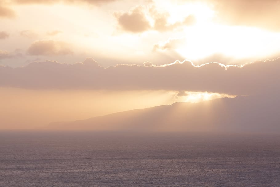body of water under the cloudy sky during sunshine, clouds HD wallpaper