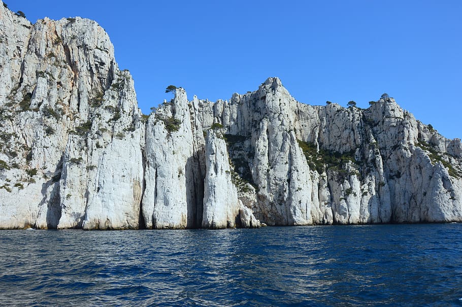 white cliff and body of water, calanques of cassis, south france, HD wallpaper