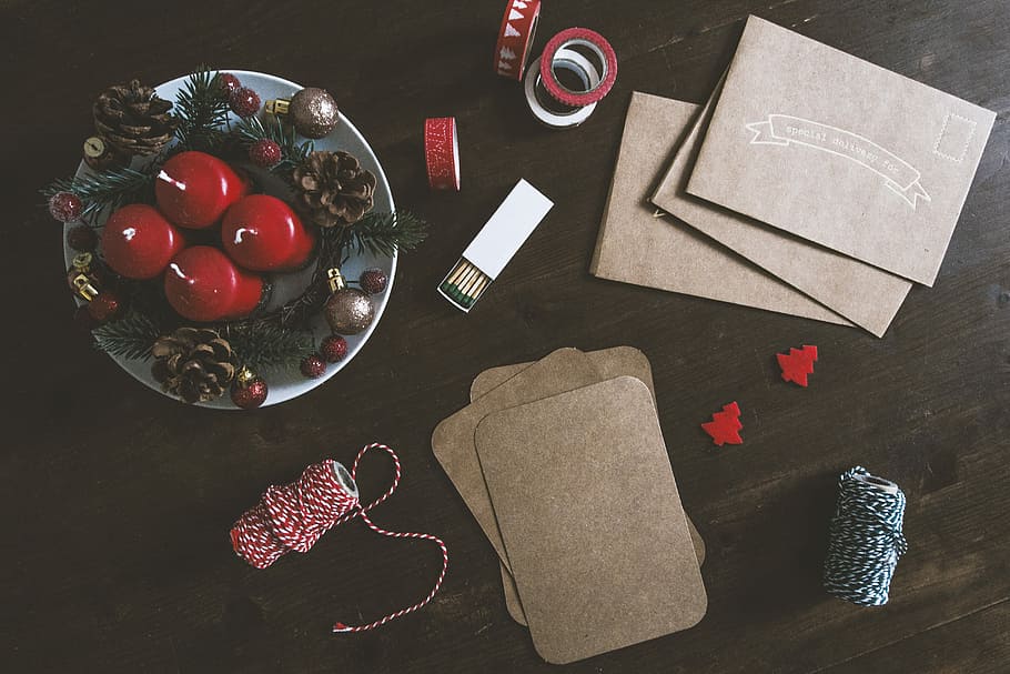 four red candles, four red candles on gray ceramic plate, decor HD wallpaper