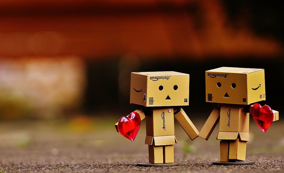 selective focus photo of two cardboard couples holding hearts, HD wallpaper