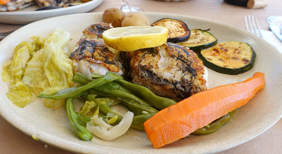cooked meat with vegetables on plate, espada, fish, carrot HD wallpaper