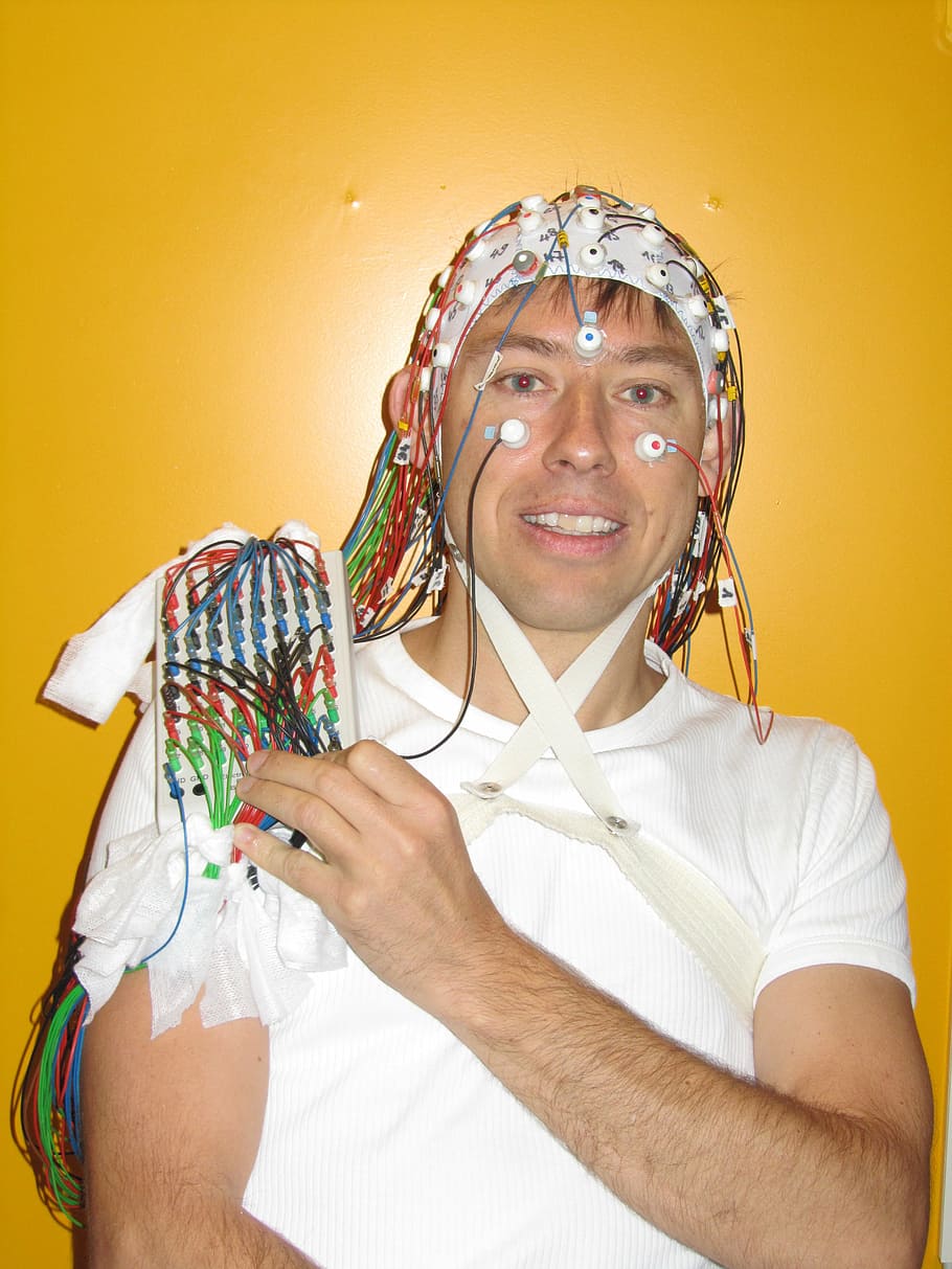 man taking selfie, person, eeg study, investigation, doctor HD wallpaper