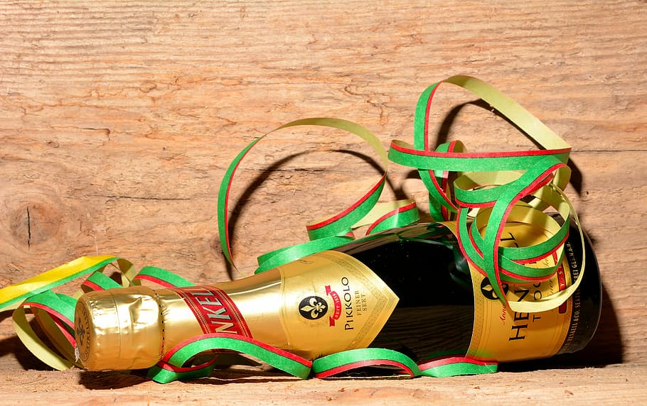 yellow liquor bottle, champagne, bottle of sparkling wine, alcohol, HD wallpaper