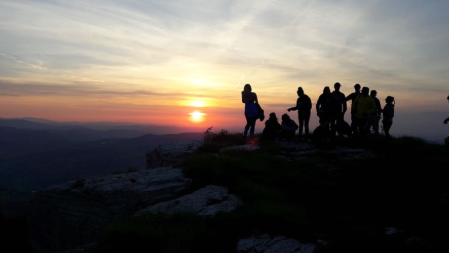 Sunset, Mountain, Boys, Backlight, horizon, shadows, silhouette HD wallpaper