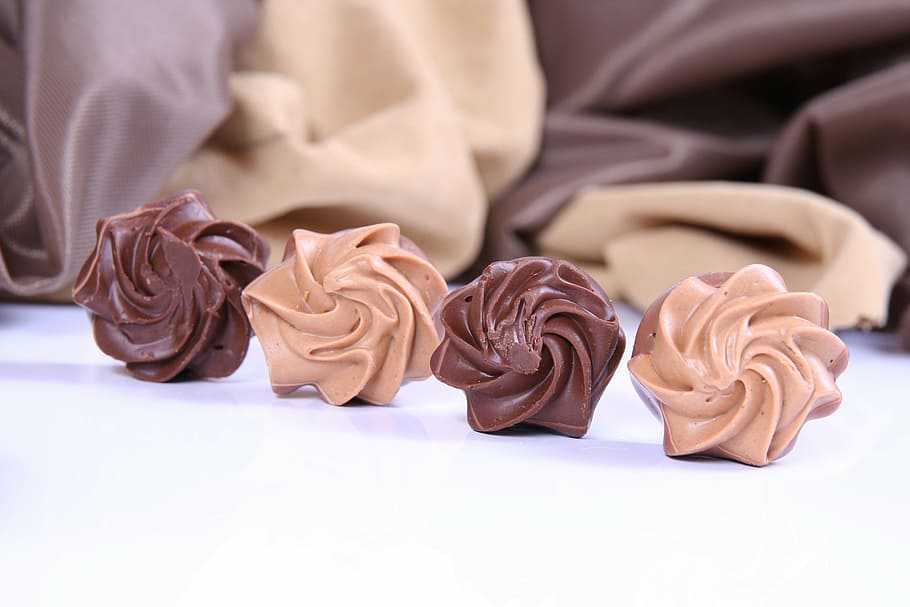 praline, chocolate, caramel, candy, sweet, nibble, sin, nougat HD wallpaper
