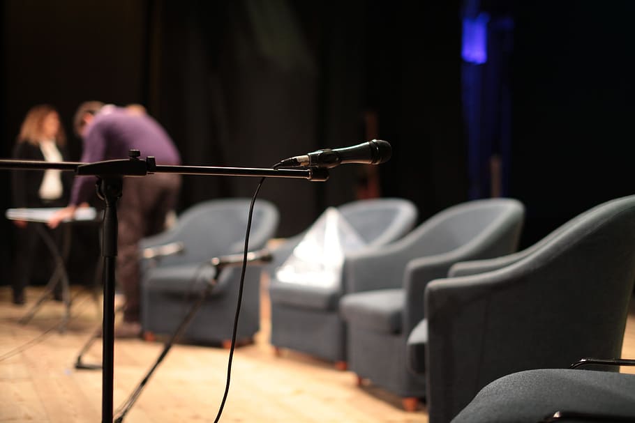 Teatro, Sofa, Microphone, People, chair, indoors, stage - performance space HD wallpaper