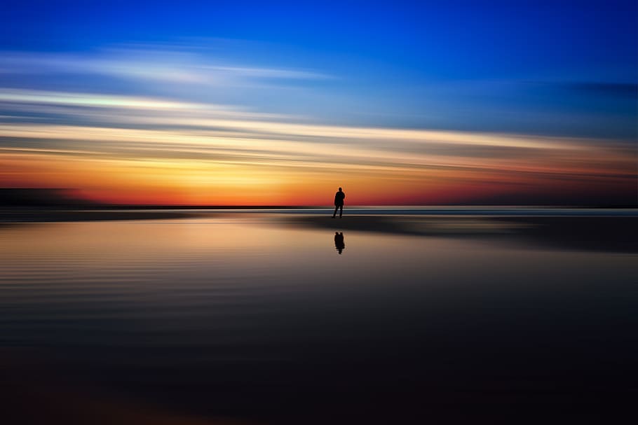 silhouette of man near body of water during sunset, beach, dawn HD wallpaper