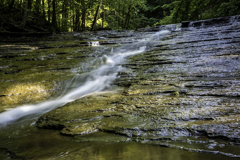 Closer view of small waterfall at Cayuhoga Valley National Park, Ohio, HD wallpaper