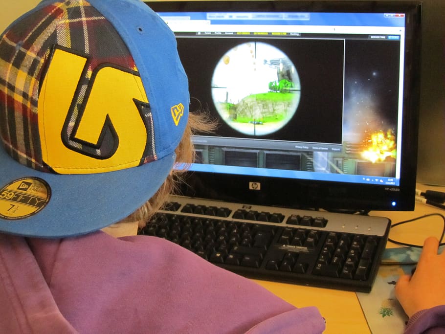 person playing FPS game on desktop computer, games, computer games HD wallpaper