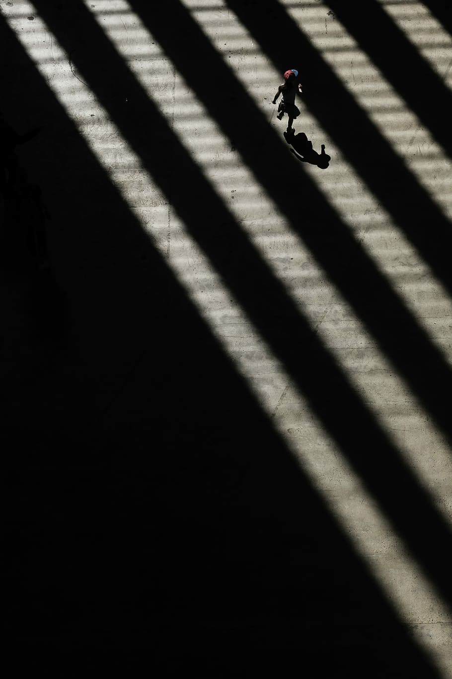 boy wearing red cap running on the concrete ground, light and shadow HD wallpaper