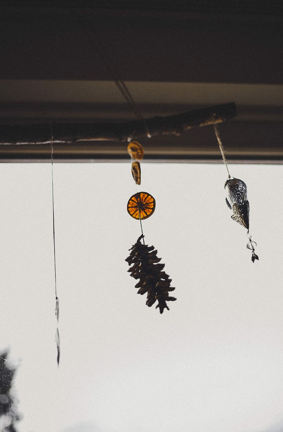 brown and grey hanging decorations, brown pinecone hanging on ceiling HD wallpaper