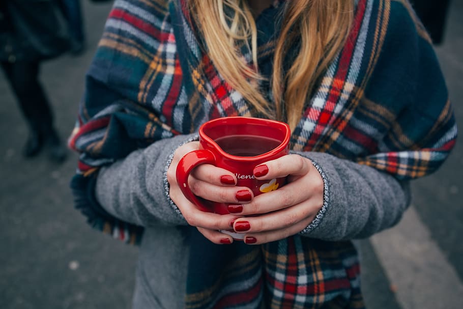 person holding ceramic heart mug, cup, coffee, beverage, plaid HD wallpaper