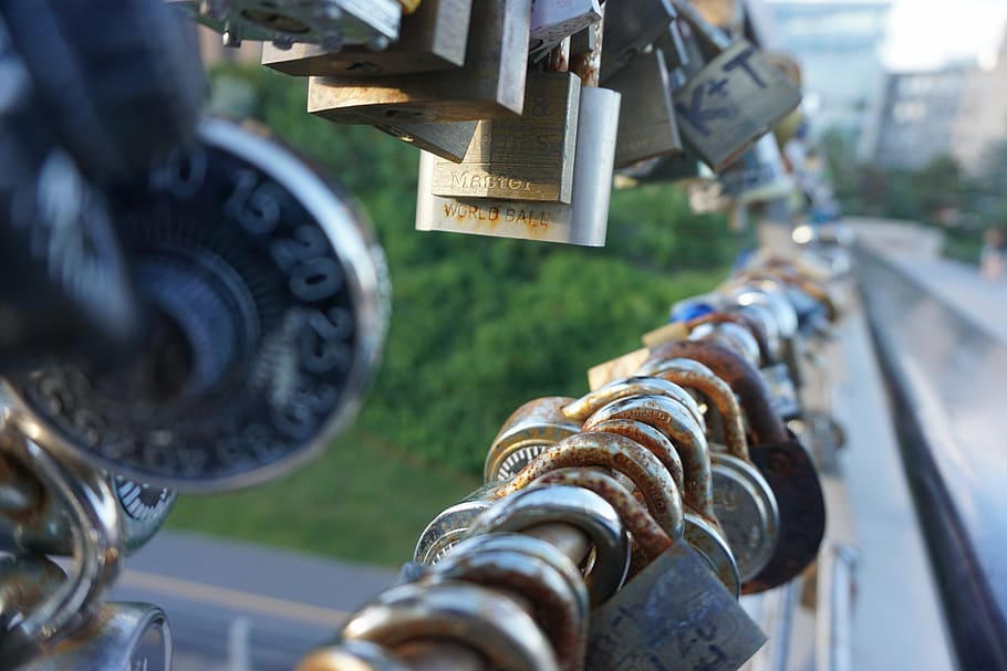 castles, bridge, love, metal, day, architecture, padlock, close-up HD wallpaper