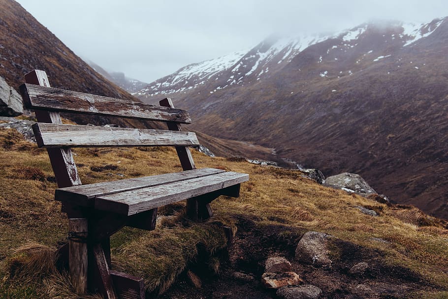 brown wooden bench on mountainside at daytime, gray wooden bench HD wallpaper