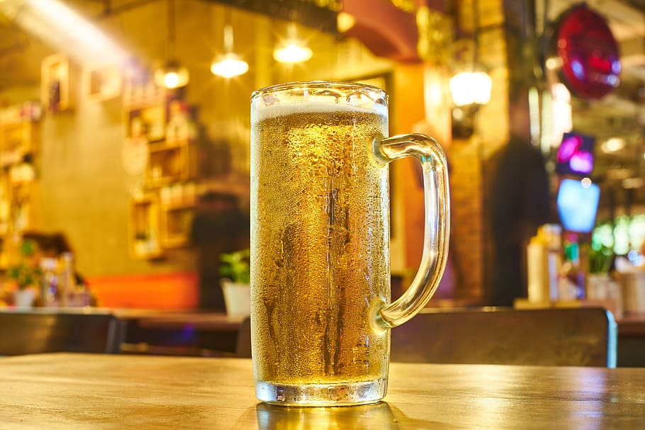 clear glass tankard with beer, beer mug, entertainment, table, HD wallpaper
