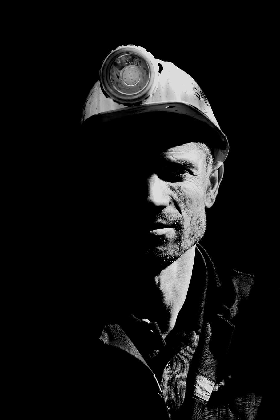 man wearing hard hat stencil art, miner, portrait, black and white, HD wallpaper