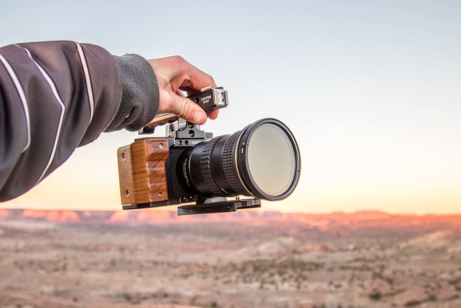 person holding black DSLR camera, person holding DSLR camera HD wallpaper