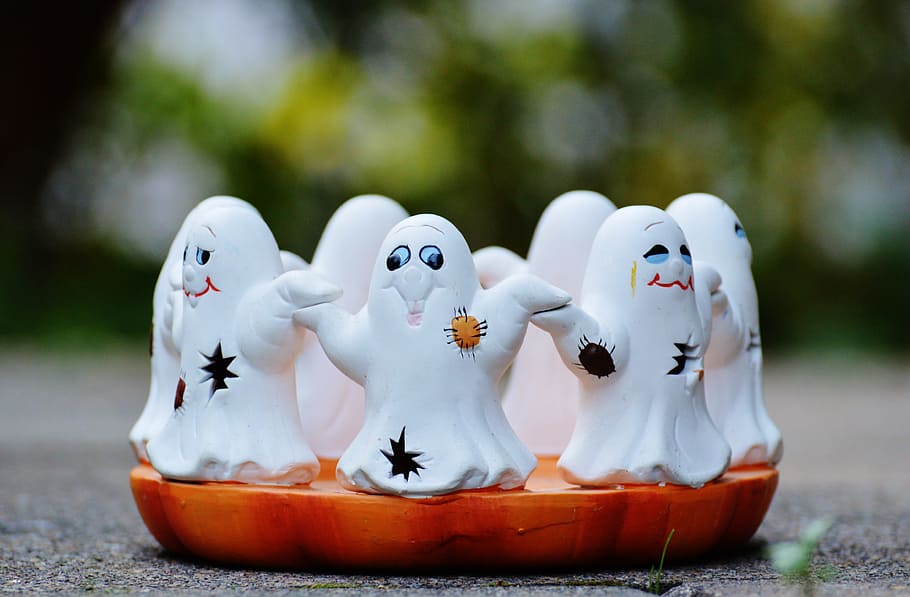 ghost figurine, halloween, ghosts, group, cute, foraging haunting HD wallpaper
