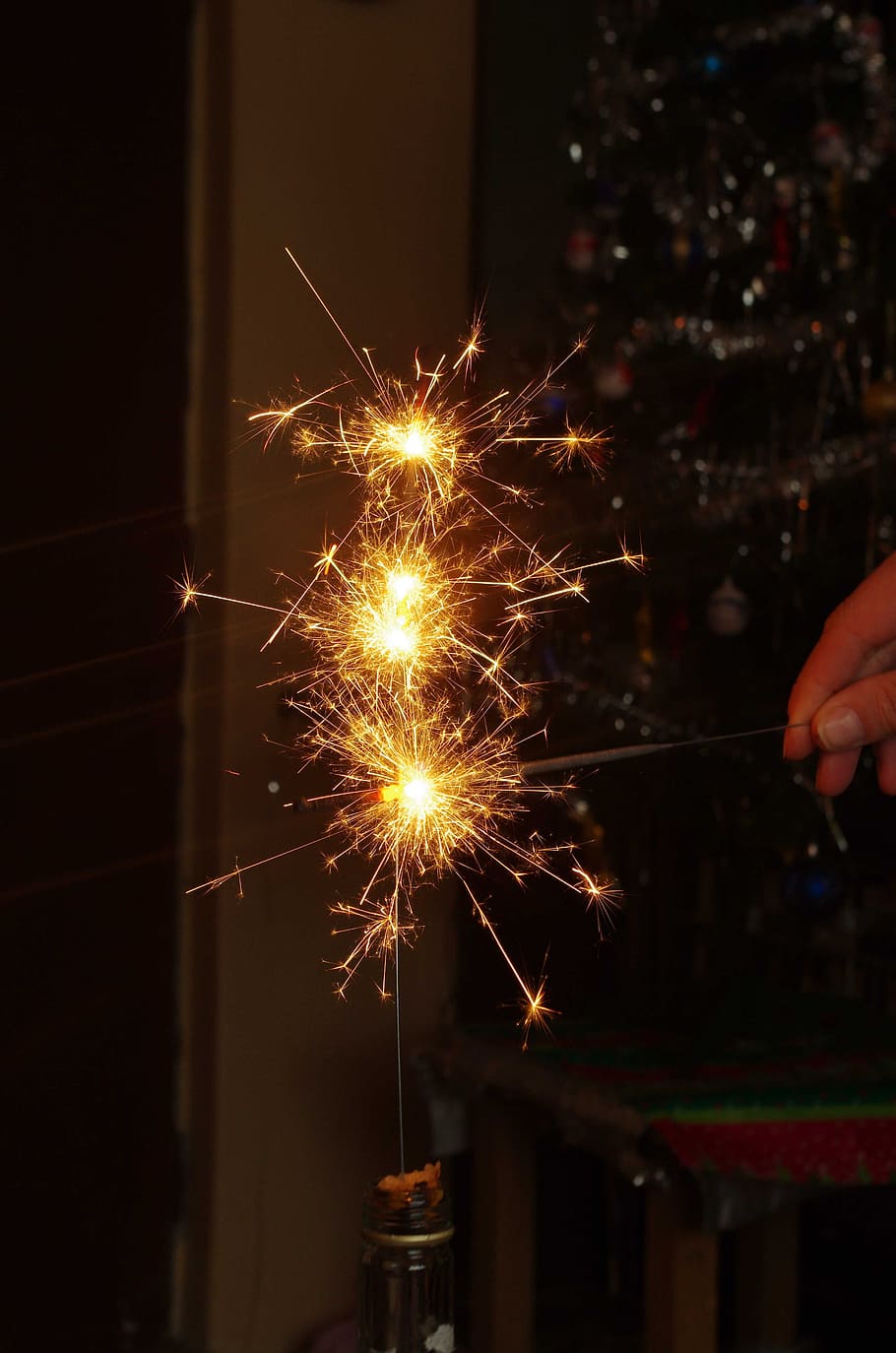 Sparkler, Glow, Light, new year day, 2015, a bottle of, magic HD wallpaper