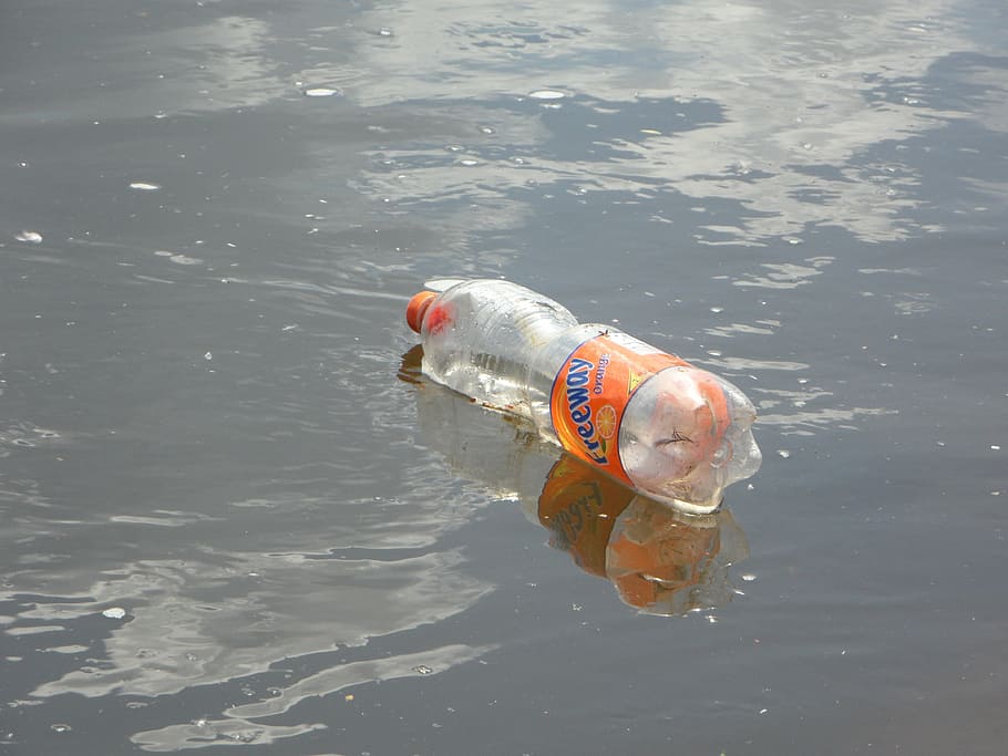 plastic bottle floating on water, pollution, garbage, thrown away HD wallpaper