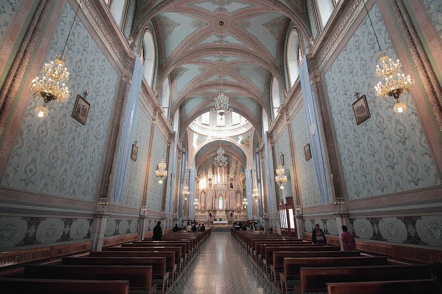 church aisle between wooden church pew, people sitting inside cathedral chairs HD wallpaper