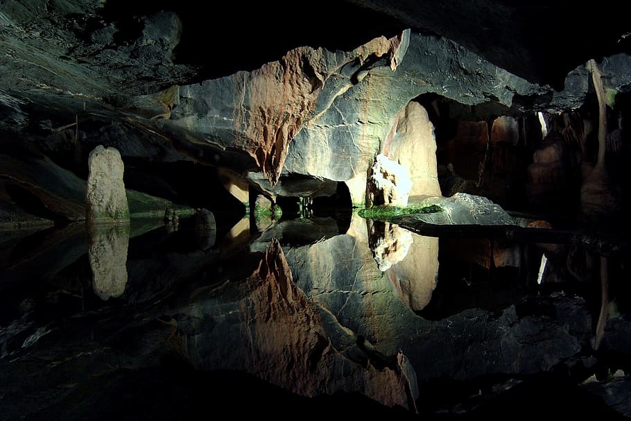 brown and green lighted decor, stalactites, cave, stalagmites HD wallpaper