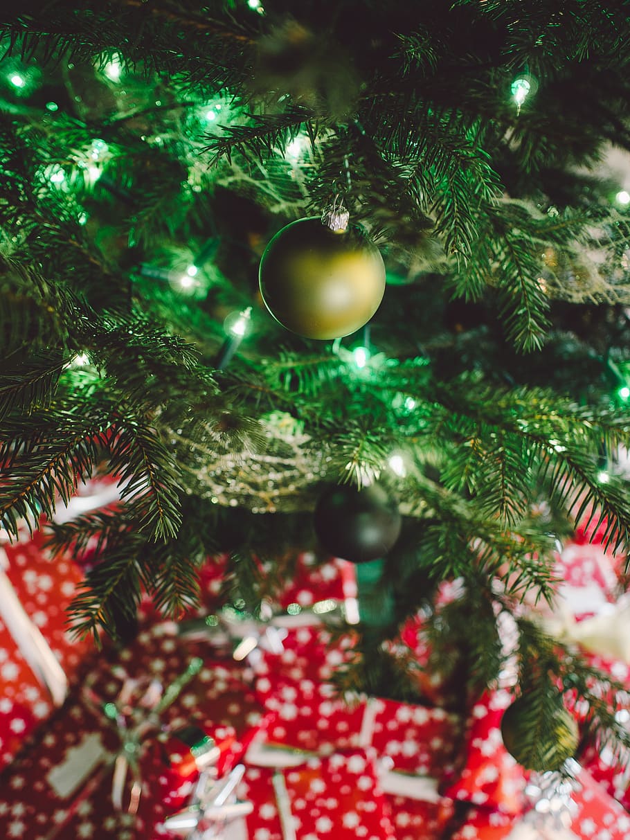 baubles hanging on Christmas tree, gift, present, holiday, red HD wallpaper
