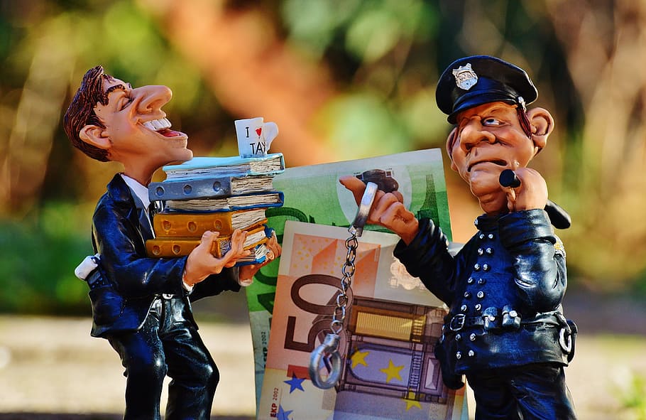 two blue-and-beige ceramic officeman and policeman figurines selective focal photo, HD wallpaper