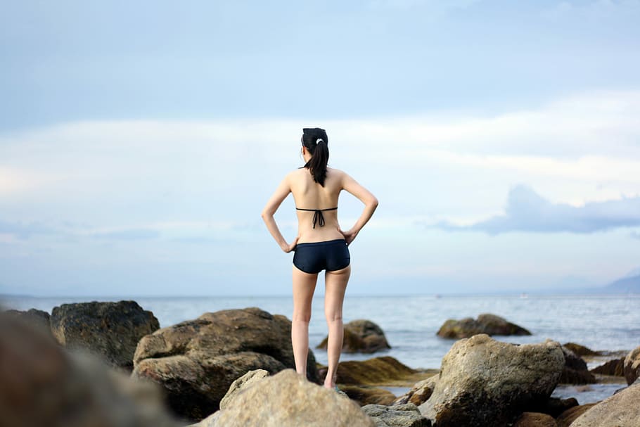 Women standing at the Seaside in bathing suit, back, photo, girl