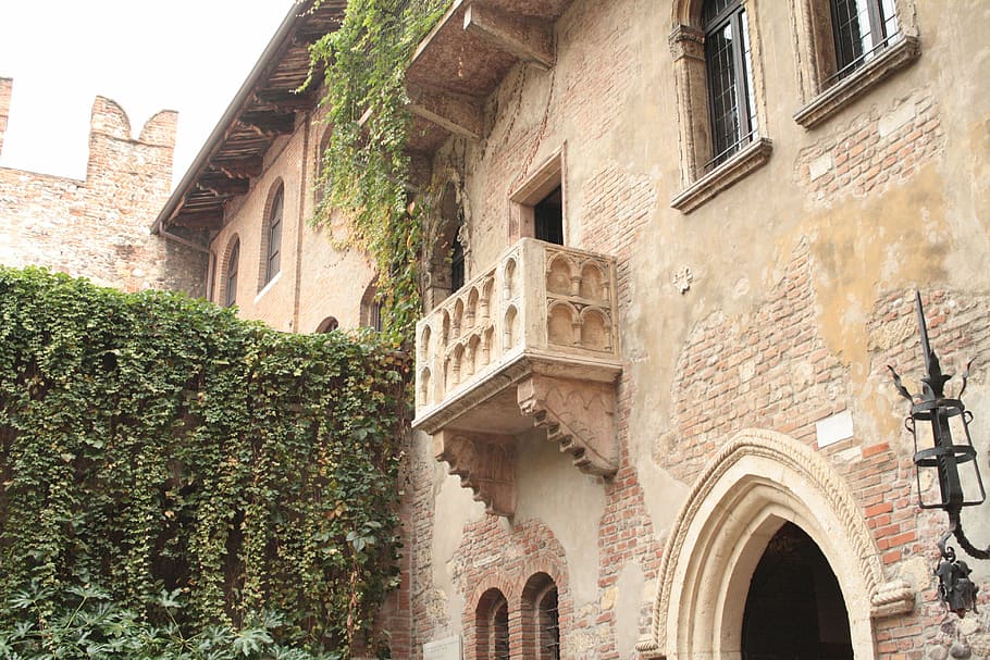 architectural photography of beige stone house, verona, balcony, HD wallpaper