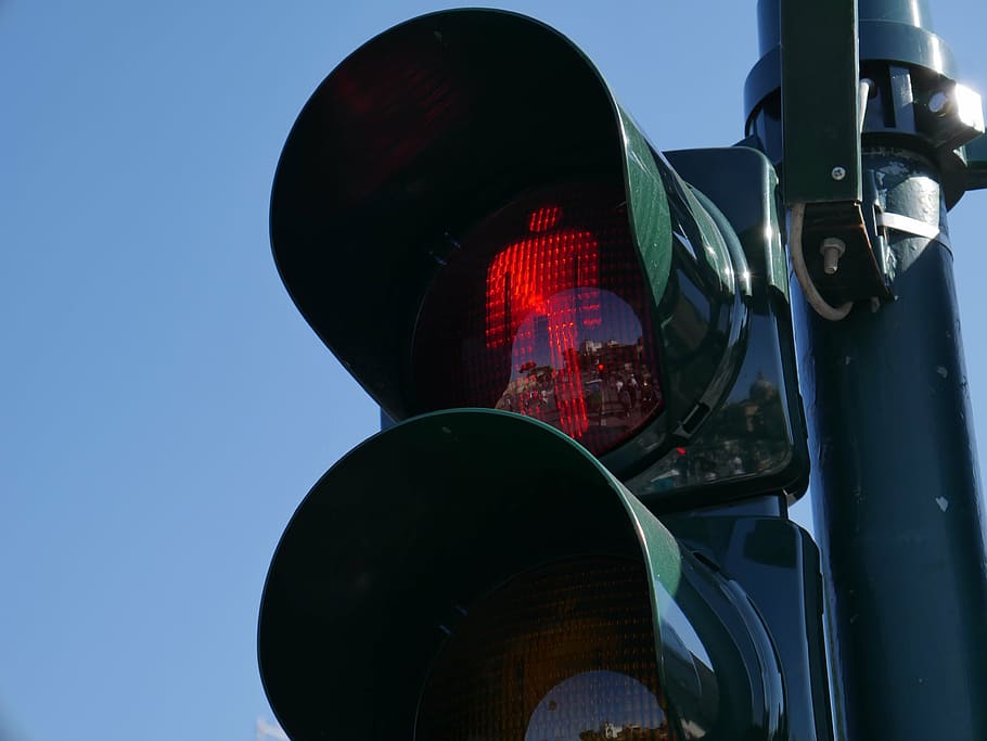 black traffic light on red light, stop, danger, wait, crossing HD wallpaper