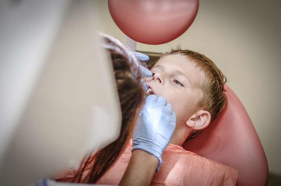 dentist checking boy's teeth, pain, borować, cure, nfz, armchair, HD wallpaper