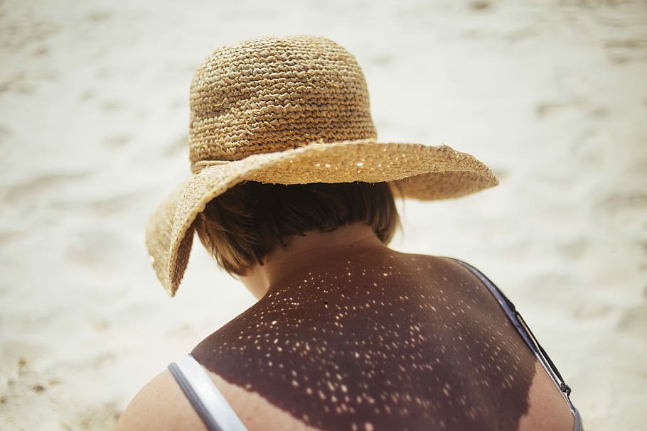person wearing brown Sunday hat during daytime, woman wearing brown straw hat HD wallpaper