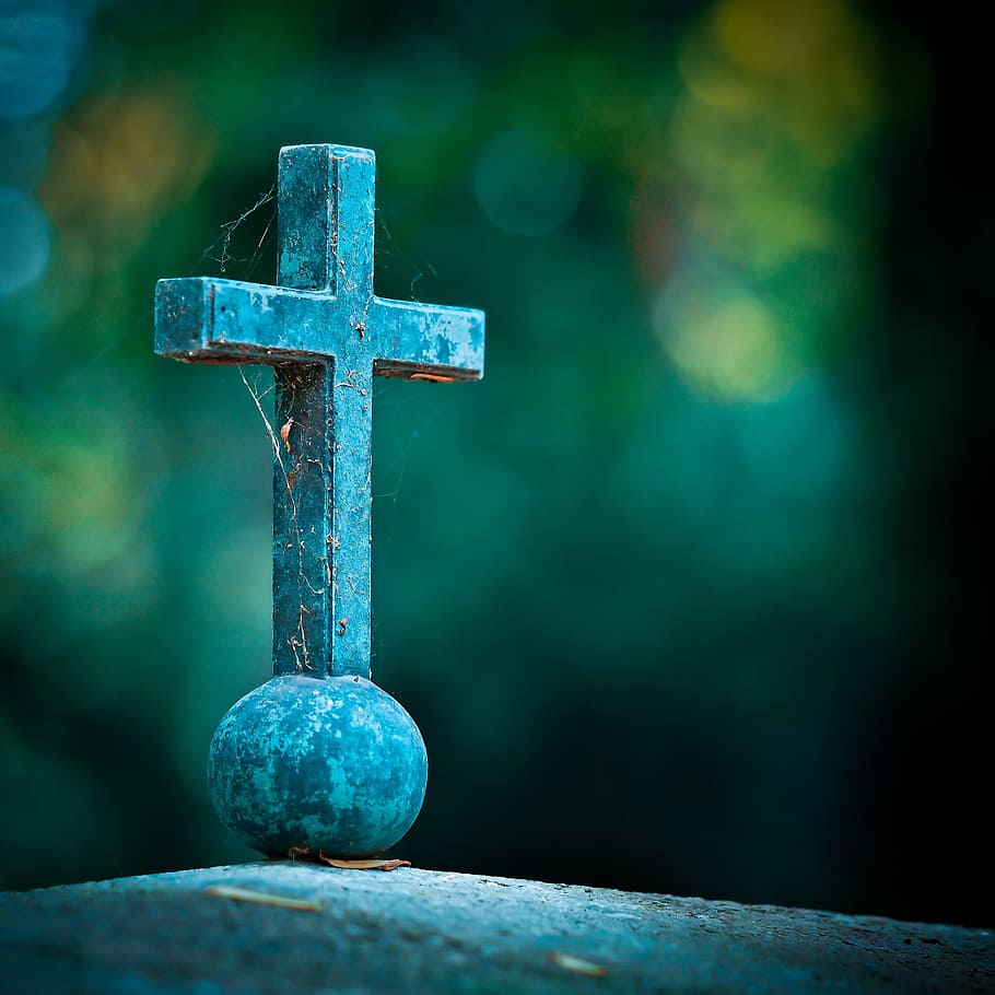 selective focus photo of a cross on grey pavement, grave, cemetery, HD wallpaper