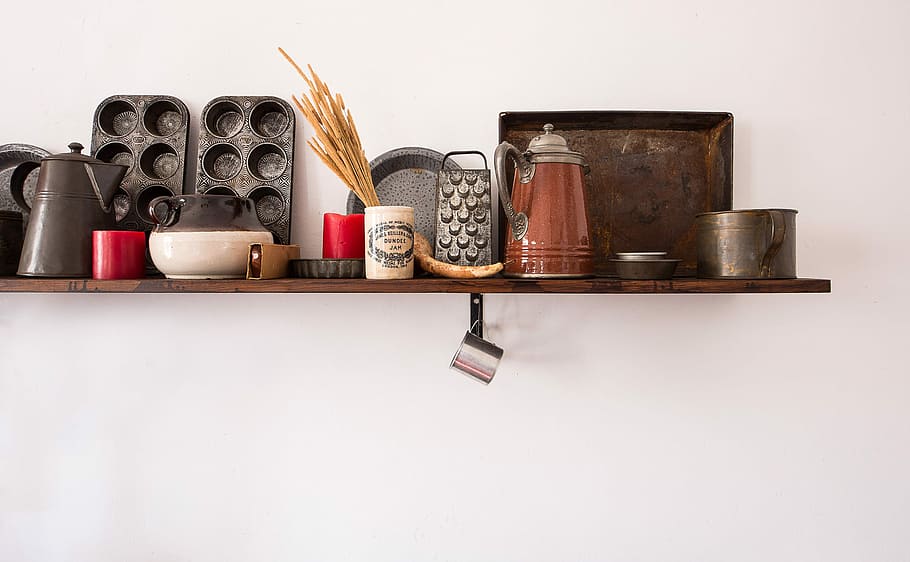 kitchen utensil lot on brown wooden floating shelf, brown wooden wall-mount shelf, HD wallpaper