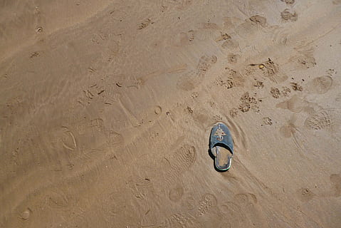 sand, beach, footprint, traces, sole, lost, forget, lonely HD wallpaper