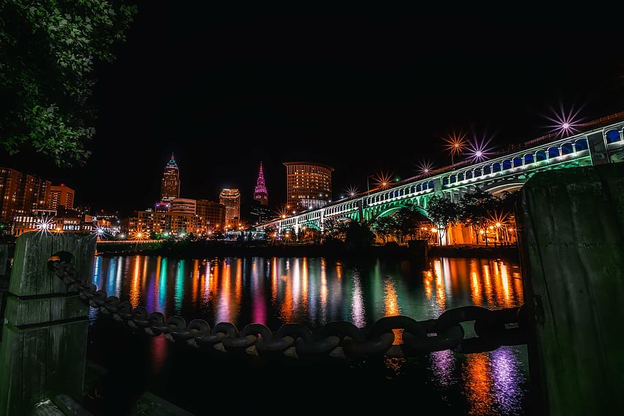 low-angle photo of bridge with view of city during nighttime, HD wallpaper