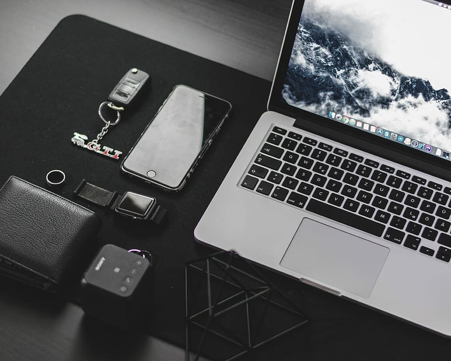 MacBook Pro on top of desk, laptop, computer, macbook, desk, office HD wallpaper