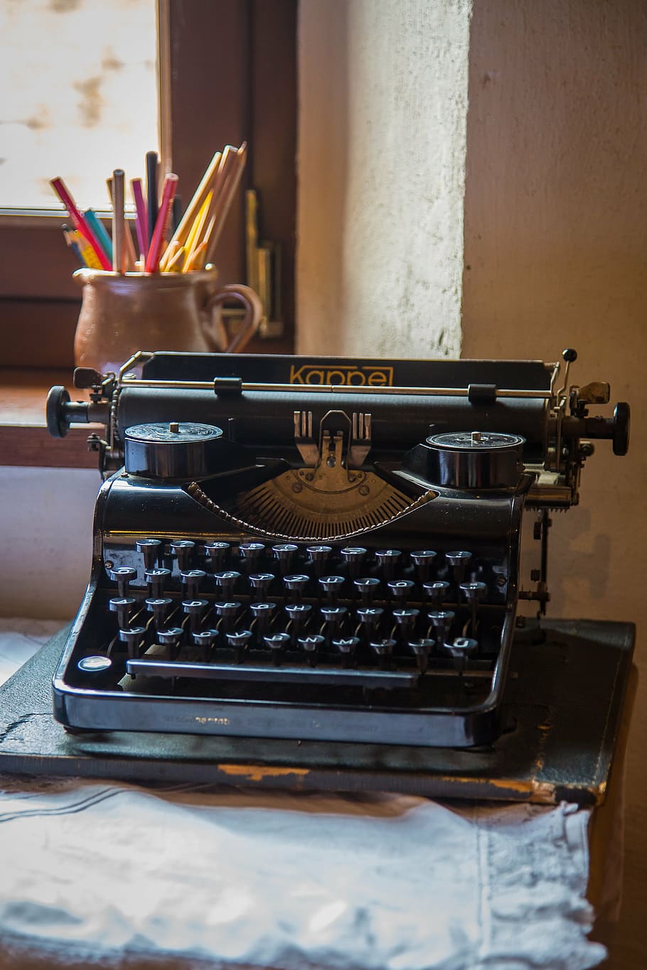 typewriter, leave, keys, tap, office appliance, historically HD wallpaper