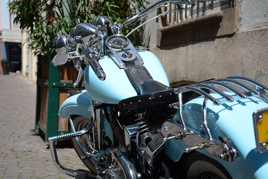 blue and chrome touring motorcycle, harley, harley davidson HD wallpaper