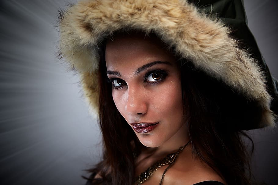 woman wearing black and beige furred hat, studio, portrait HD wallpaper