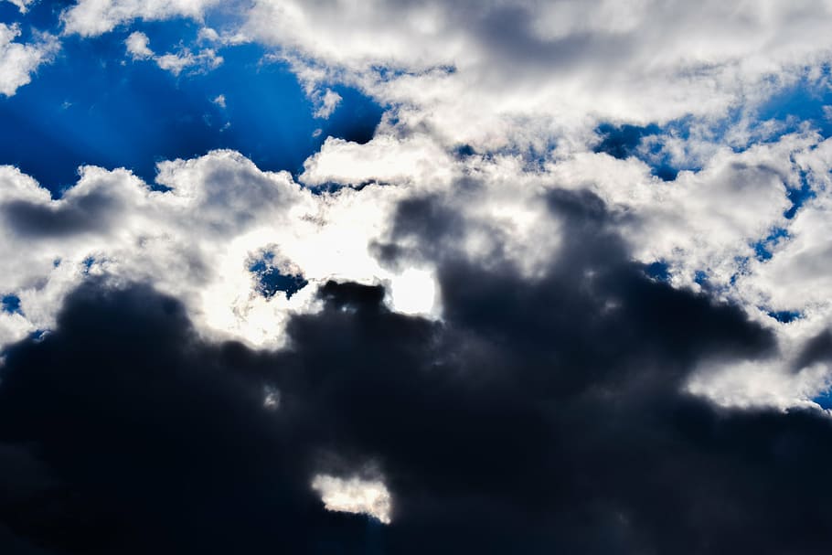clouds, sunbeam, sunlight, sky, dramatic, sky clouds, cloudy HD wallpaper