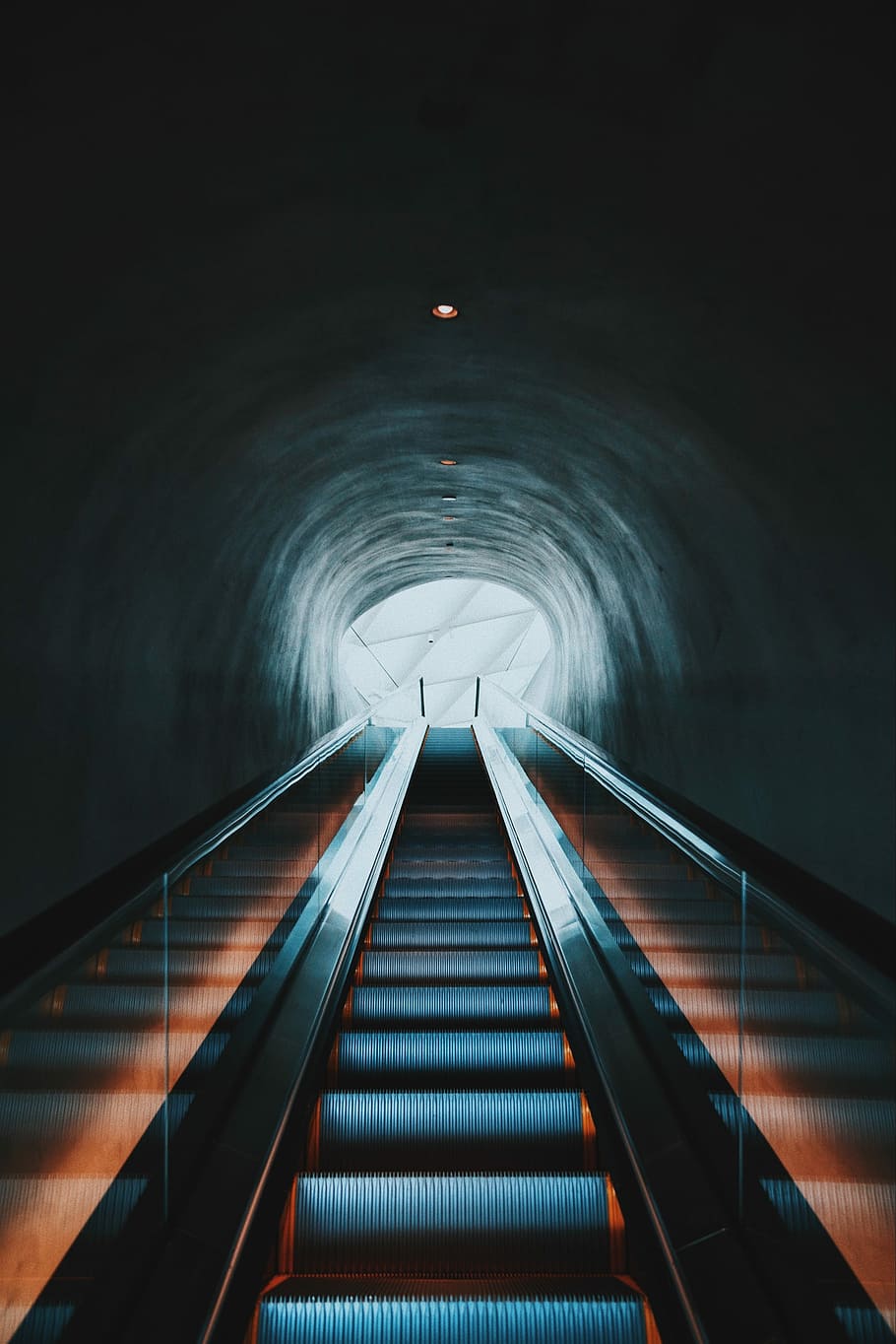 escalator, photo of escalator, steps, tunnel, building, los angeles HD wallpaper