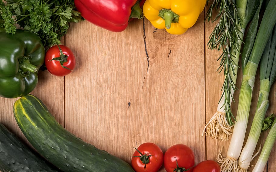 capsicum with spring onions, red tomatoes, and zucchinis, vegetables HD wallpaper