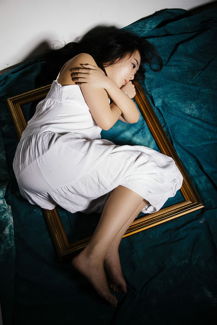 woman in white dress laying photo frame, woman lying on top of photo frame HD wallpaper