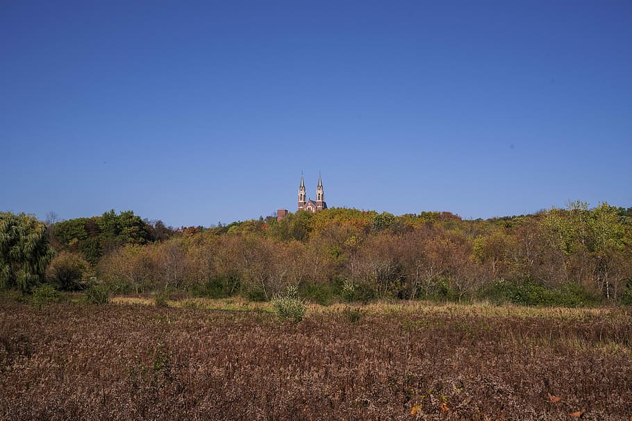 Cathedral on top of the hill at Holy Hill, Wisconsin, autumn HD wallpaper
